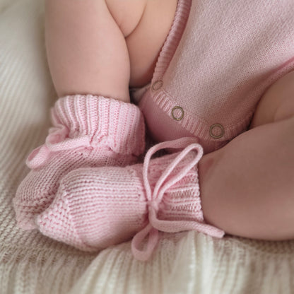 SCALLOPED BABY BOOTIES - ROSEWATER